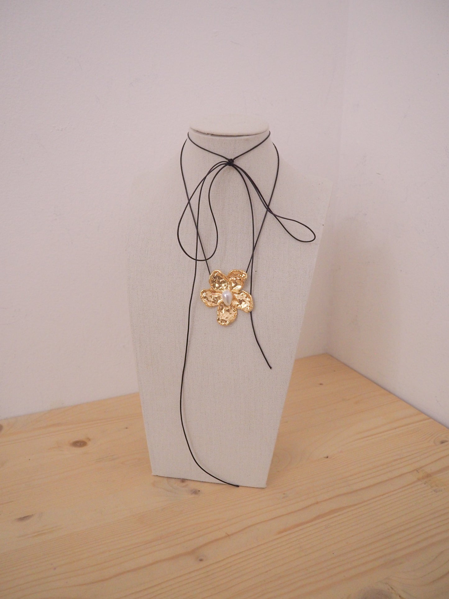 Collar cordón flor